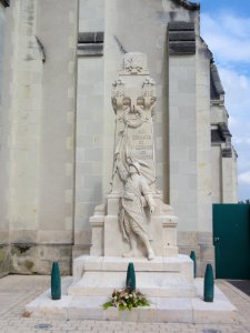 Saint-Georges-lès-Baillargeaux (Vienne) monument aux morts