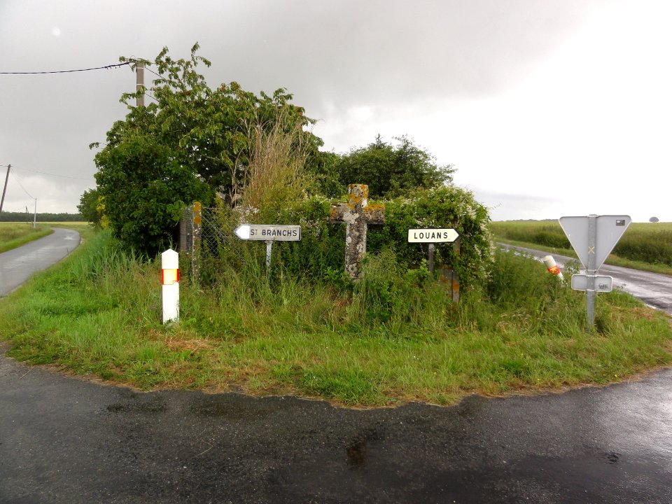 Sainte-Catherine-de-Fierbois (Indre-et-Loire) Croix de chemin