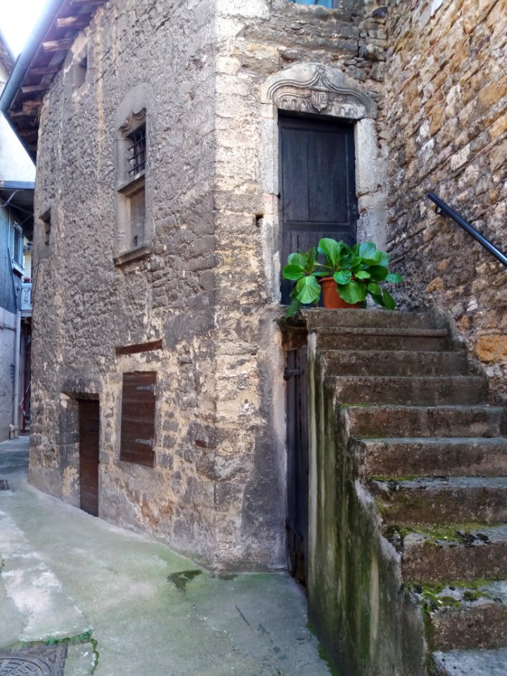 Saint-Cyr-au-Mont-d'Or - Maison ancienne dans une ruelle