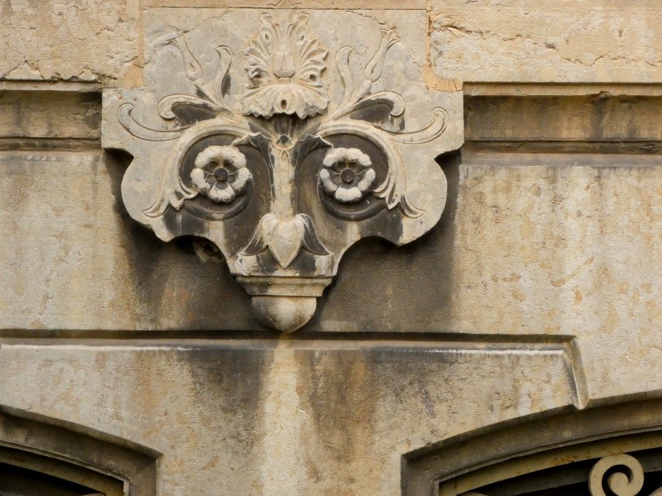 Sainte-Foy-lès-Lyon - Château de la Bachasse - Relief sur la façade