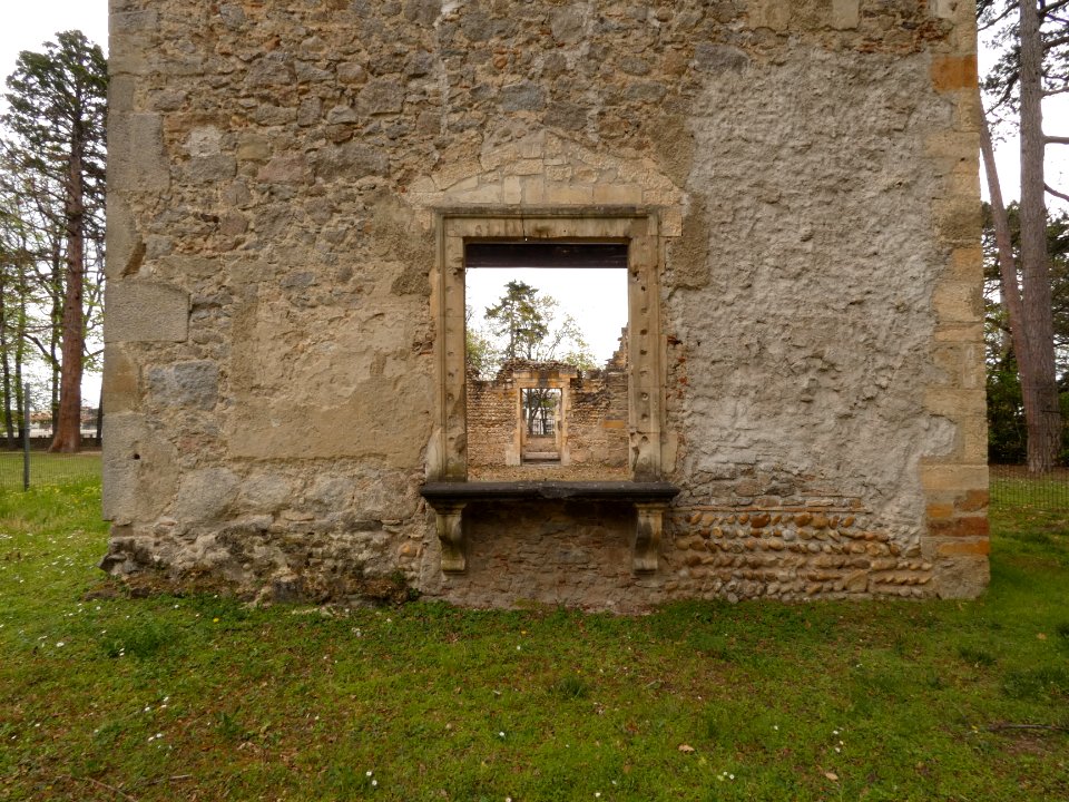 Saint-Genis-Laval - Parc de Beauregard - Maison forte 02