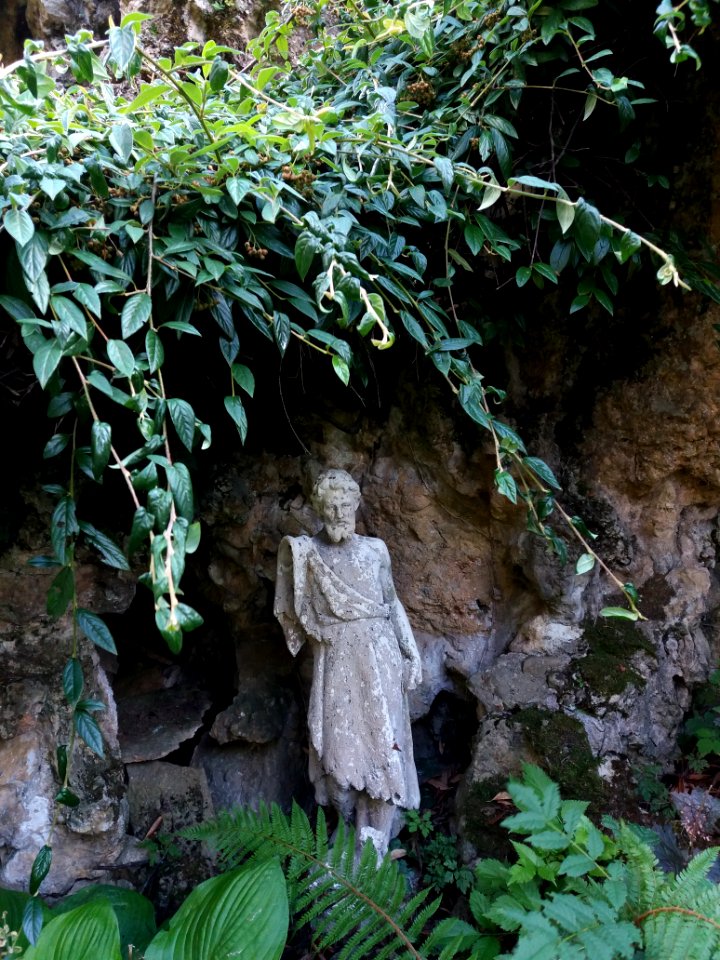 Saint-Cyr-au-Mont-d'Or - Ermitage du Mont Cindre - Jardin de prière, sculture 02