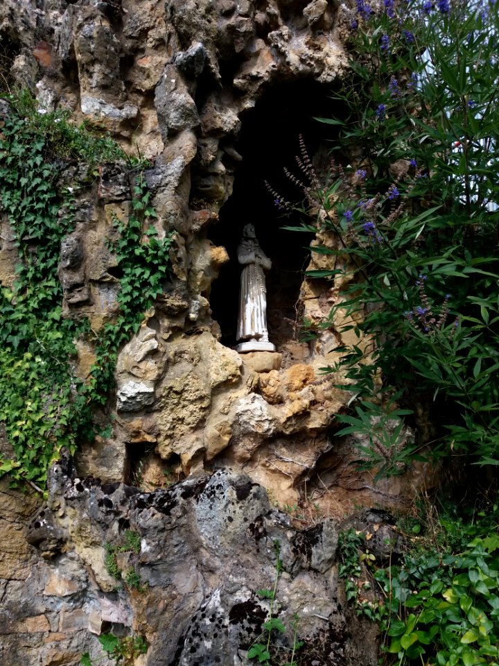 Saint-Cyr-au-Mont-d'Or - Ermitage du Mont Cindre - Jardin de prière, sculture 03