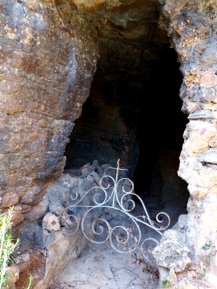 Saint-Cyr-au-Mont-d'Or - Ermitage du Mont Cindre - Jardin de prière, grotte 02
