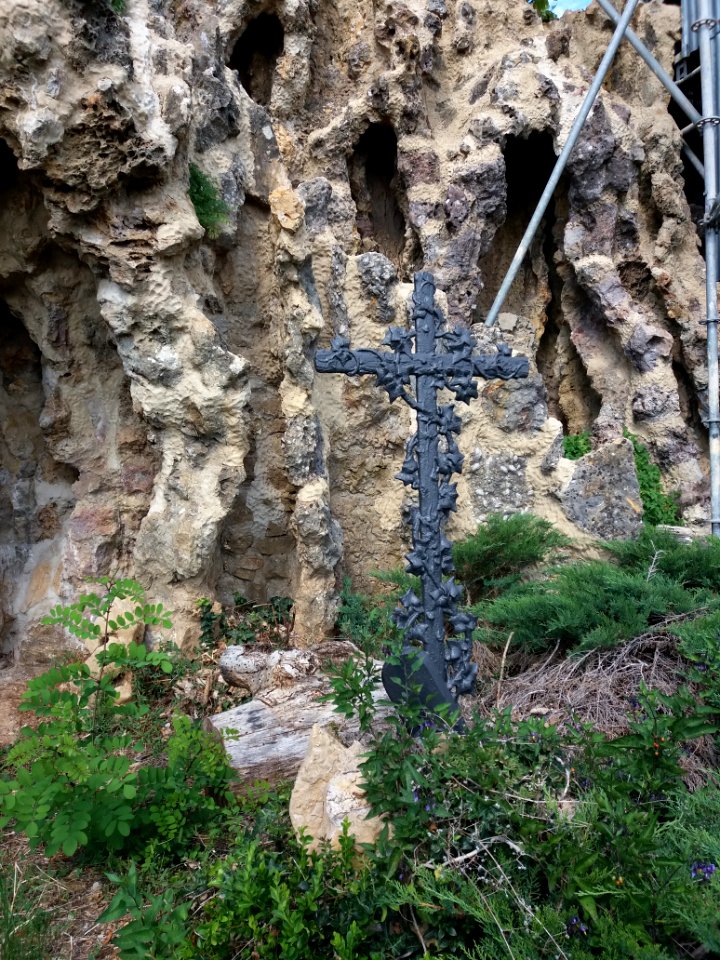 Saint-Cyr-au-Mont-d'Or - Ermitage du Mont Cindre - Jardin de prière, croix 03