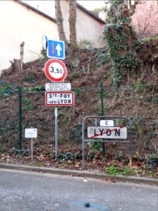 Sainte-Foy-lès-Lyon - Chemin de Fontanières - Panneaux d'entrée à Sainte-Foy-lès-Lyon
