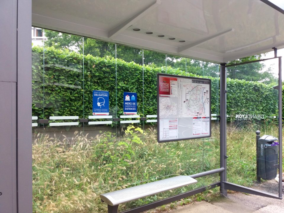 Sainte-Foy-lès-Lyon - Rue Marcel Achard - Arrêt de bus