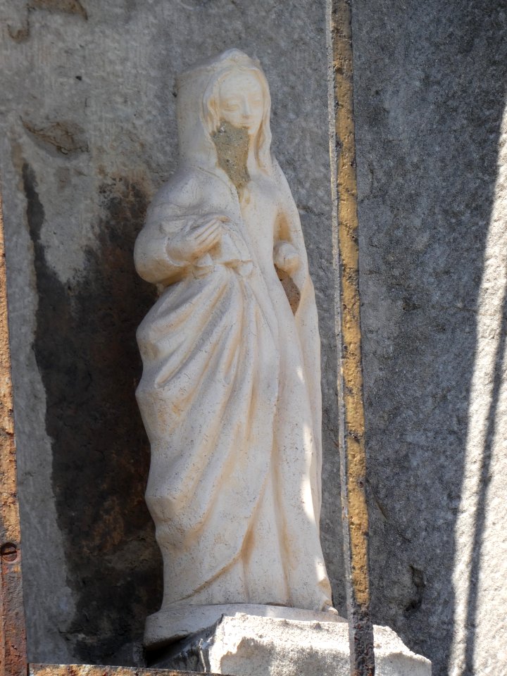 Sainte-Foy-lès-Lyon - Rue Joseph Ricard - Vierge à l'angle de la place des Quatre-Vierges