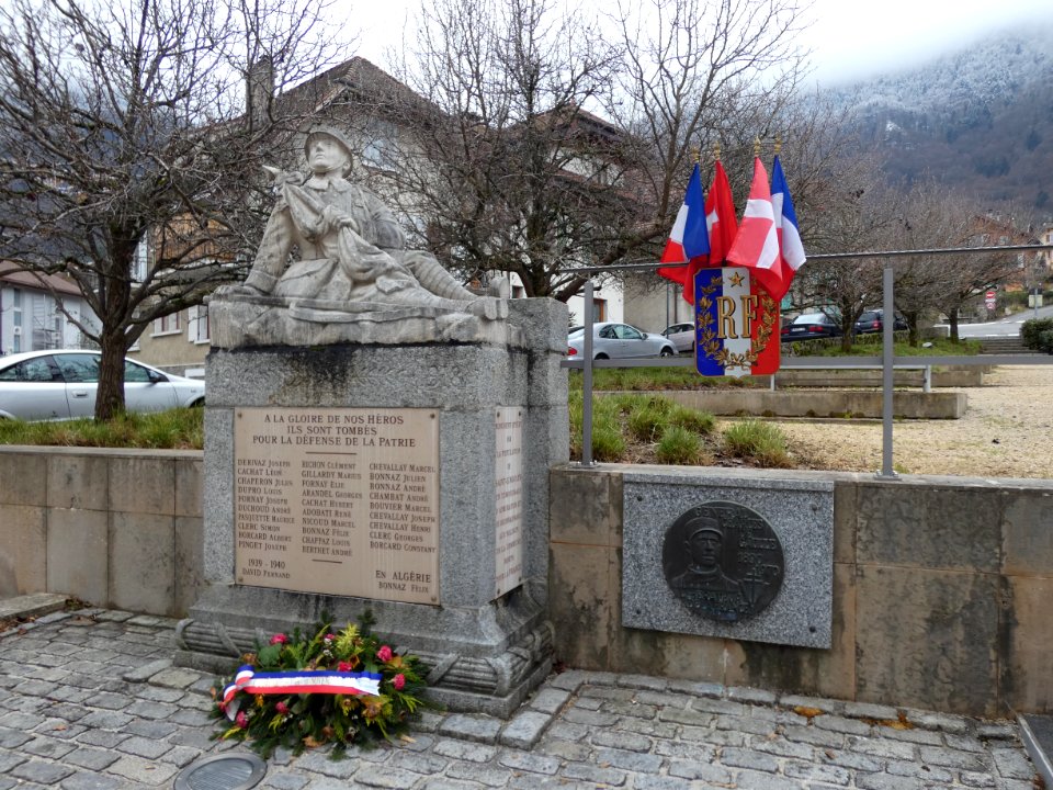 Saint-Gingolph - Place Charles de Gaulle - Monument aux morts