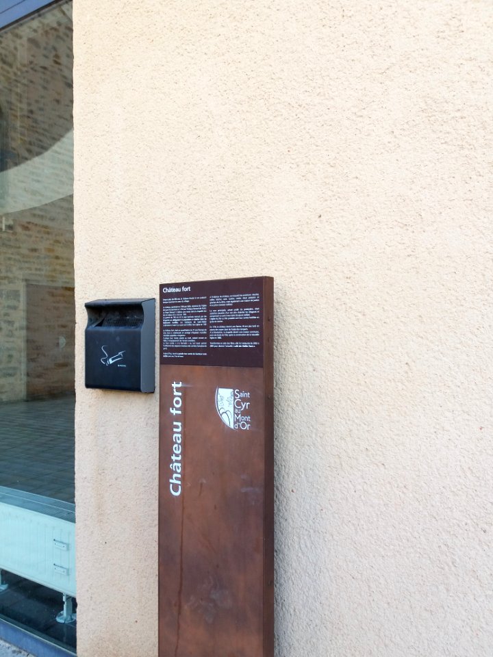 Saint-Cyr-au-Mont-d'Or - Château de Saint-Cyr, plaque descriptive