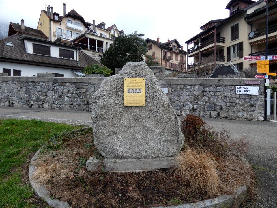 Saint-Gingolph - Rue du Port - Monument à la mémoire de François Fornay, Sylvain Bénet, Raymond Bénet et Werner Strub