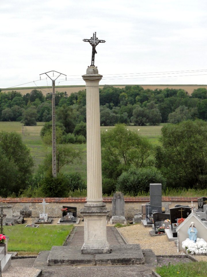 Saint-Germain-sur-Meuse (Meuse) croix de cimetière