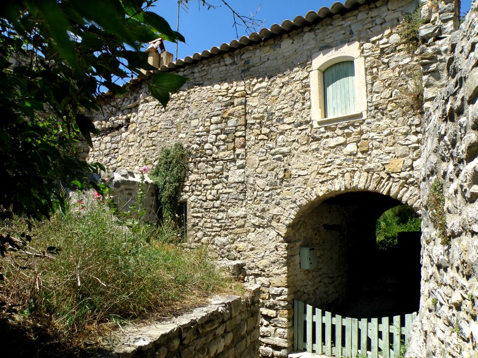 Sainte-Jalle Vieux bourg 18