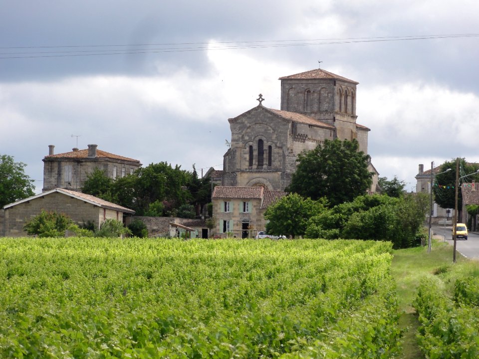 Saint-Gervais (Gironde) vue sur le village, église