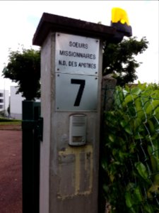 Sainte-Foy-lès-Lyon - Rue Marcel Achard - Sœurs Missionnaires N.D. des Apôtres, entrée au numéro 7