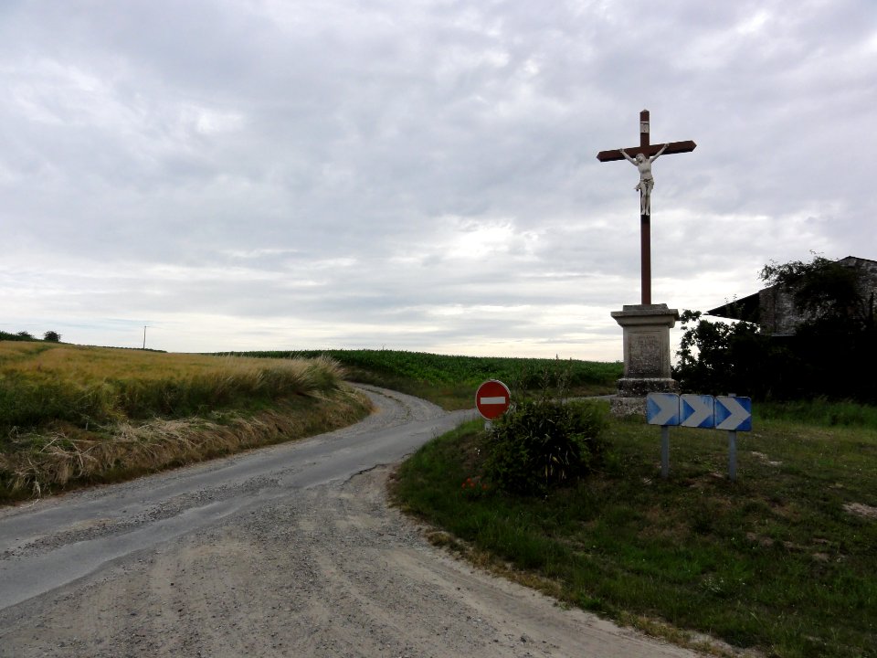 Saint-Erme-Outre-et-Ramecourt (Aisne) croix de chemin à Outre