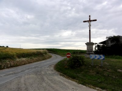 Saint-Erme-Outre-et-Ramecourt (Aisne) croix de chemin à Outre