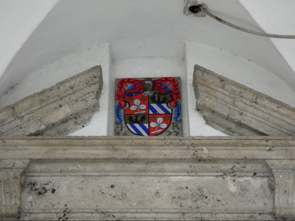 Saint-Gingolph - Rue de la Chapelle - Chapelle de la Saint Famille - Blason au-dessus de la porte d'entrée