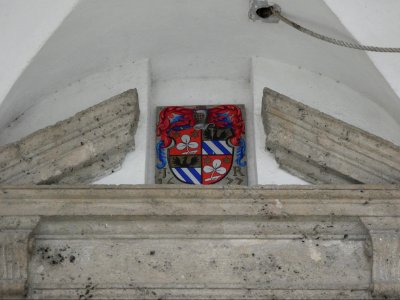 Saint-Gingolph - Rue de la Chapelle - Chapelle de la Saint Famille - Blason au-dessus de la porte d'entrée