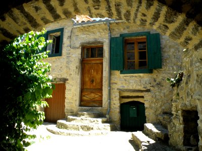 Sainte-Jalle Vieux bourg 8
