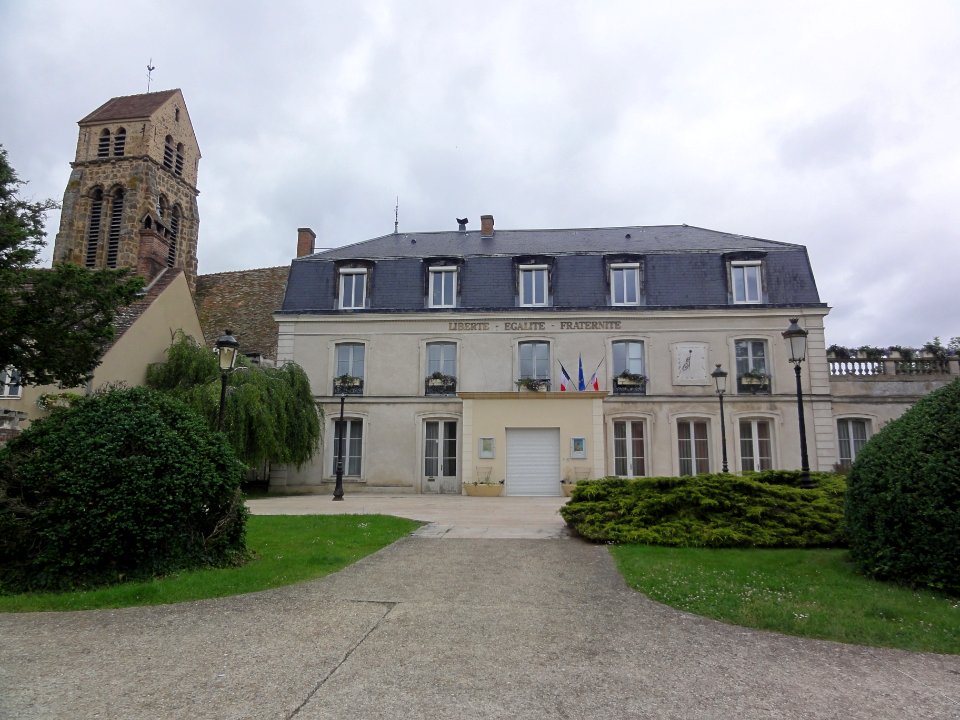Saint-Germain-lès-Arpajon (Essonne) Mairie et tour de l'ëglise