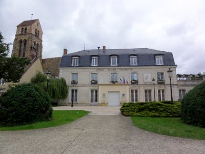 Saint-Germain-lès-Arpajon (Essonne) Mairie et tour de l'ëglise