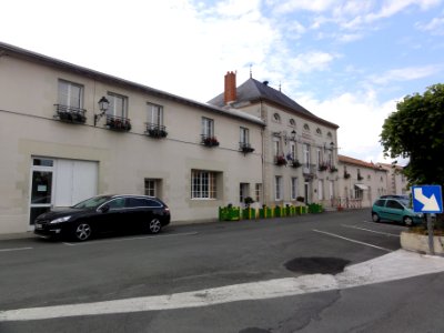 Saint-Georges-lès-Baillargeaux (vienne) école-mairie