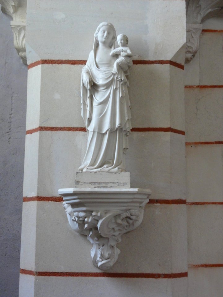 Saint-Georges-lès-Baillargeaux (vienne) église statue vierge et enfant