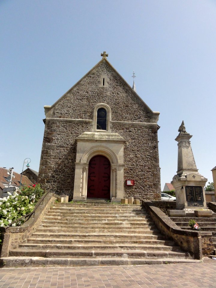 Sainte-Sabine-sur-Longève (Sarthe) église et monument aux morts