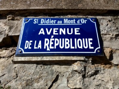 Saint-Didier-au-Mont-d'Or - Avenue de la République, plaque