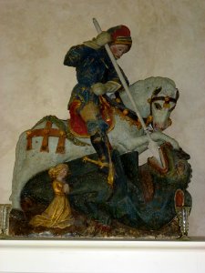 Saint-Georges-du-Mesnil (Eure, Fr) église, statue Saint Georges et le dragon