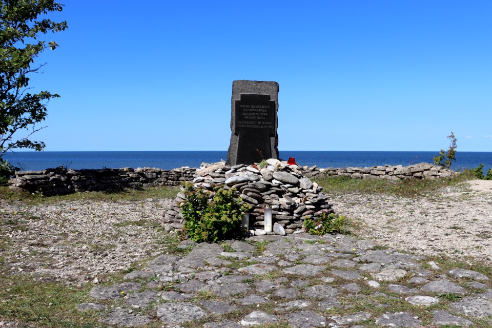 Saaremaa Estonia mälestusmärk