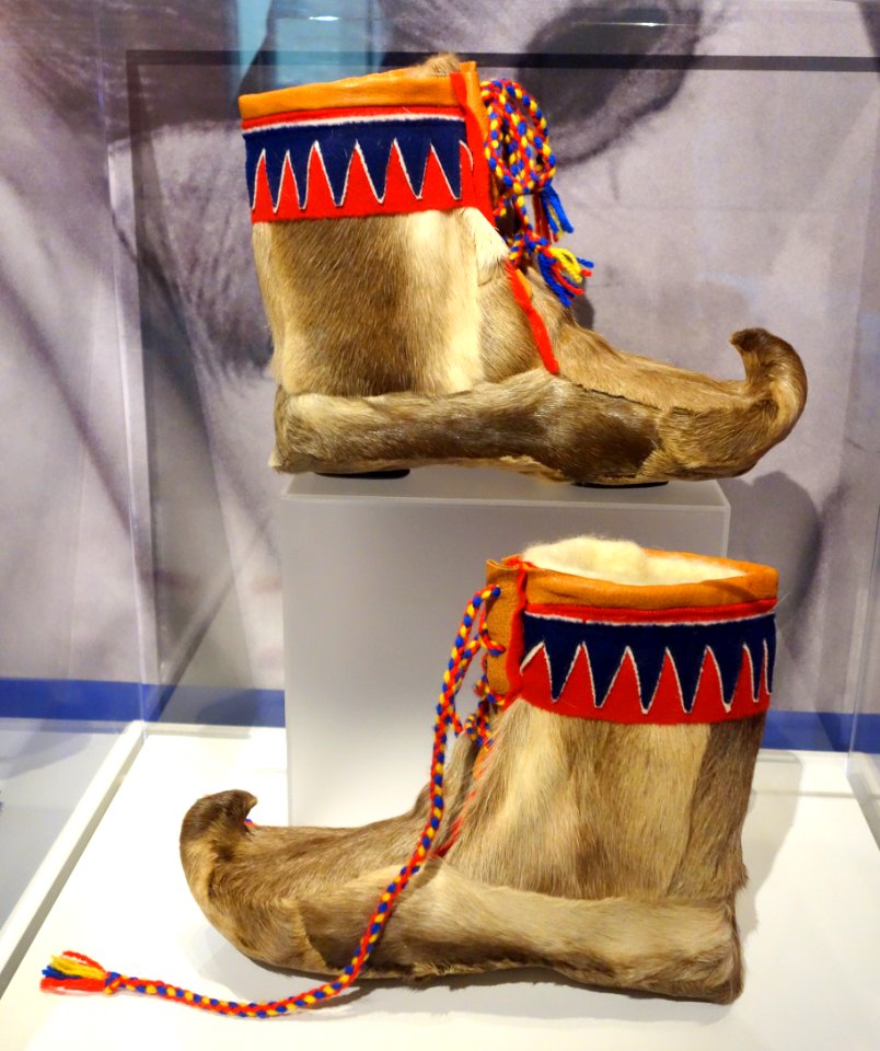 Saami boots (nuvttohat), early 1990s, reindeer skin - Bata Shoe Museum - DSC00424