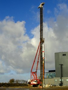 S-70 Hydrohammer on Hitachi CX900PD of the Dutch piling company NHB. Leiden 2011 foto-1