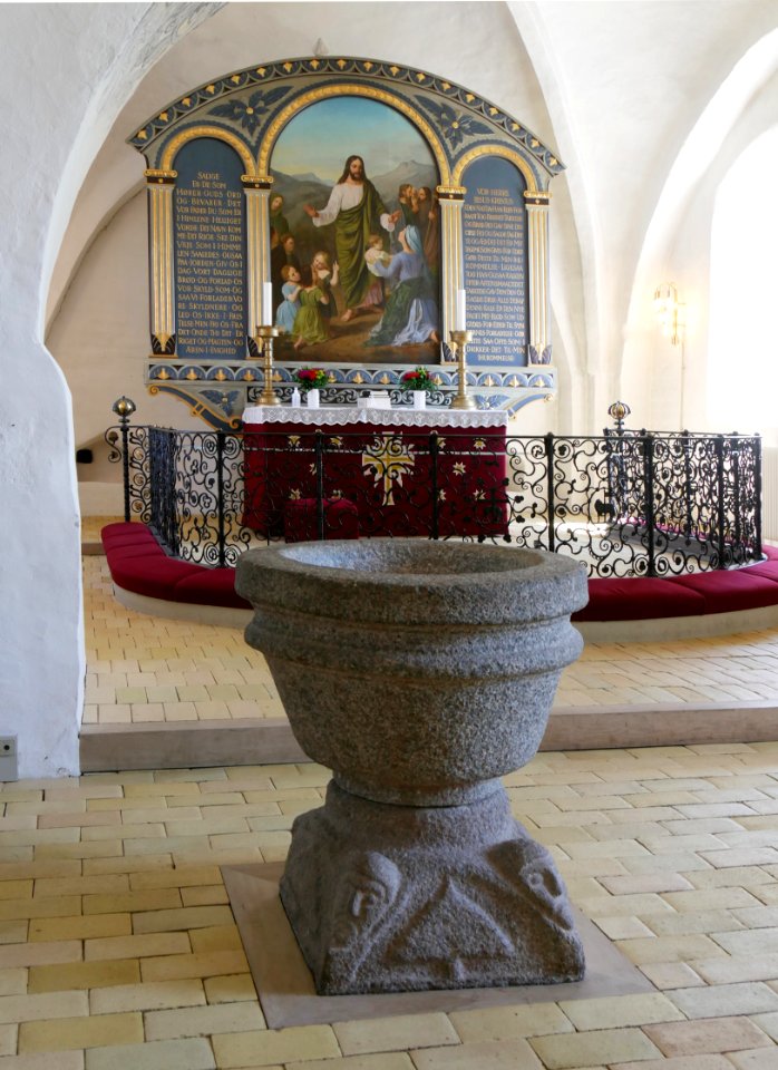 Rynkeby kirche Taufstein h1a