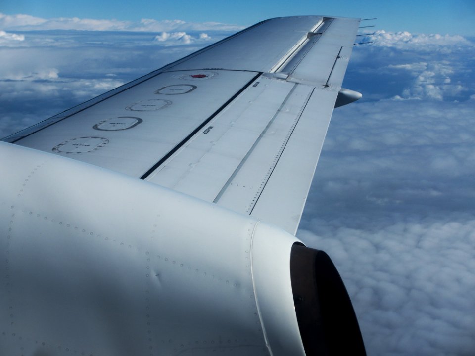 Saab 340 wing in flight 20180727-001