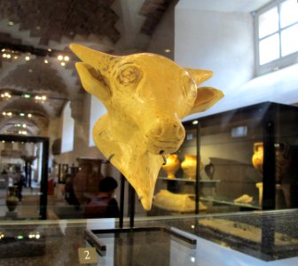 Rython - tête de taureau - musée du Louvre