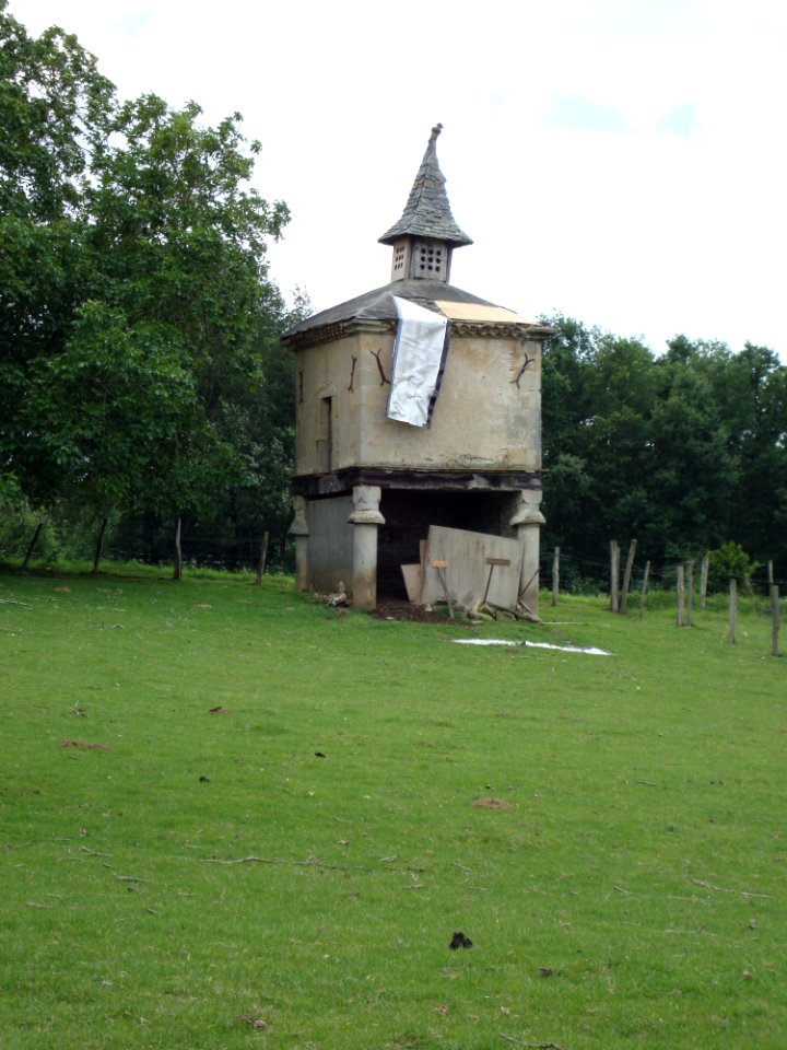 Saïx (Tarn, Fr) pigeonnier