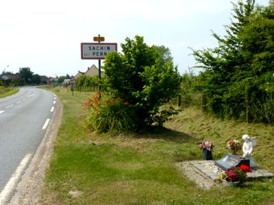 Sachin (Pas-de-Calais, Fr) city limit sign, memorial ange