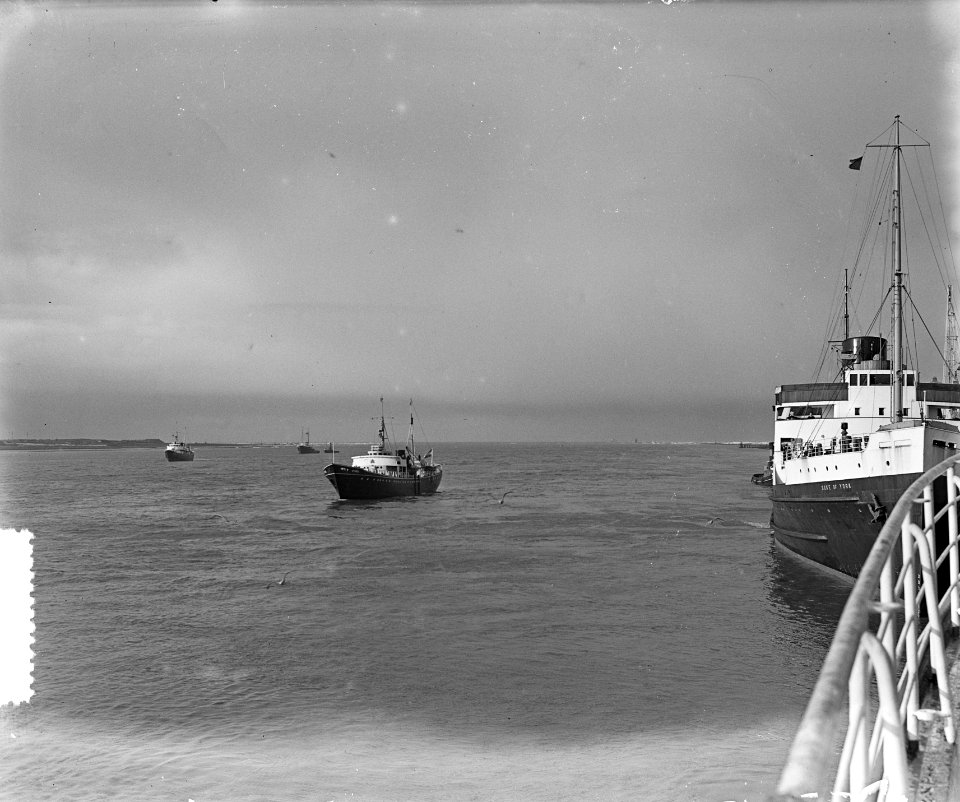 S. S. Faustus gezonken in Nieuwe Waterweg . De scheepvaart ligt stil, Bestanddeelnr 905-4036