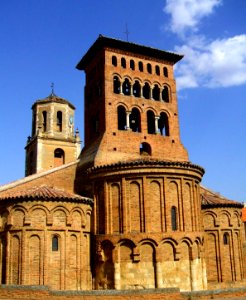 Sahagun - Iglesia de San Tirso 06 photo