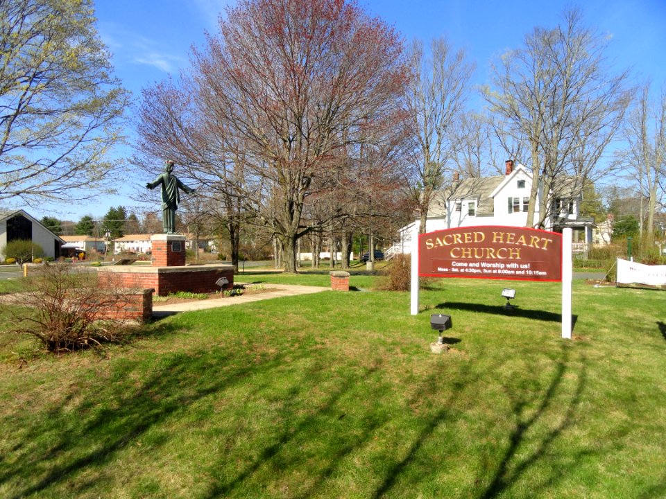 Sacred Heart Church - Bloomfield, Connecticut - DSC09400