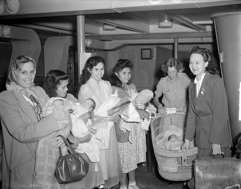 S.S. Atlantis met 59 baby's in Amsterdam, Bestanddeelnr 904-0678