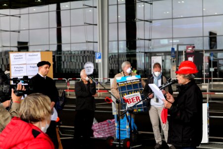 Sündenfall demonstration at BER opening 2020-10-31 09