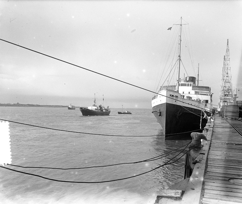 S. S. Faustus gezonken in Nieuwe Waterweg . De scheepvaart ligt stil, Bestanddeelnr 905-4040