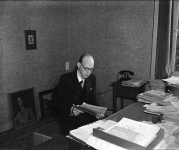 Secretaris van de Nederlandsche Volksbeweging (NVB) mrdr J Barent, Bestanddeelnr 900-8621