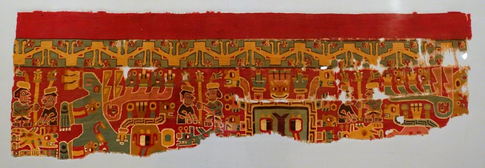 Sacrificial textile, Peru, Wari style, 8th century AD, cotton, camelid hair - Textile Museum, George Washington University - DSC09652
