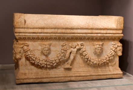 Sarcophagus 2 archmus Heraklion