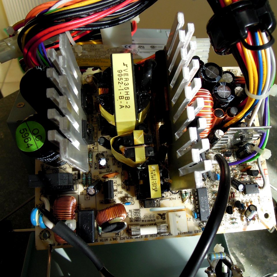 Seasonic 200 Watt Netzteil PCB -Draufsicht, top view- im Mai 2020a