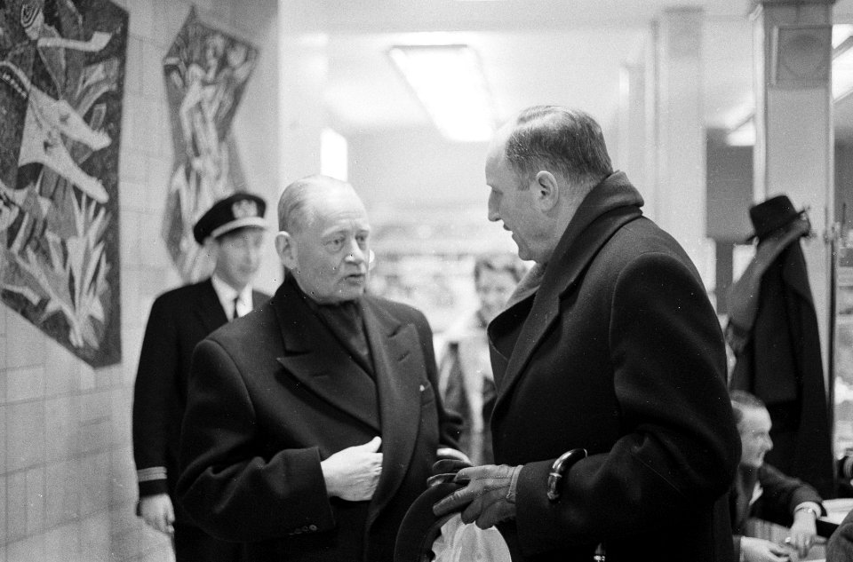 Secretaris-Generaal van de Navo mr. Stikker en minister Luns troffen elkaar op S, Bestanddeelnr 914-7864